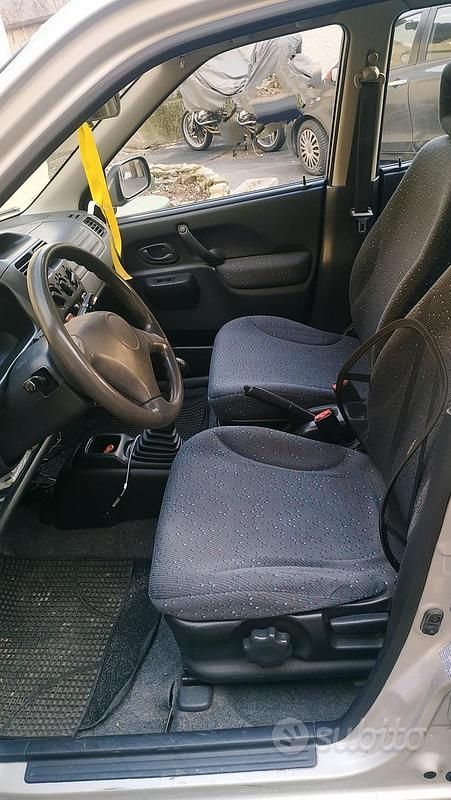 Usata Suzuki Ignis 83 CV (61 kW) 2003 Grigio Utilitaria