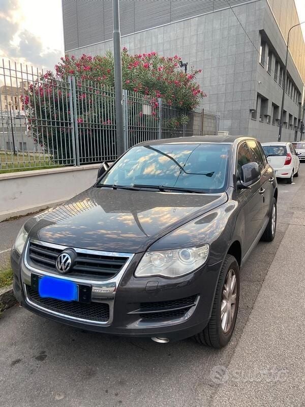 Nero Usata 2008 VW Touareg SUV | 5500 € (Buon prezzo) - Immagine 1/4