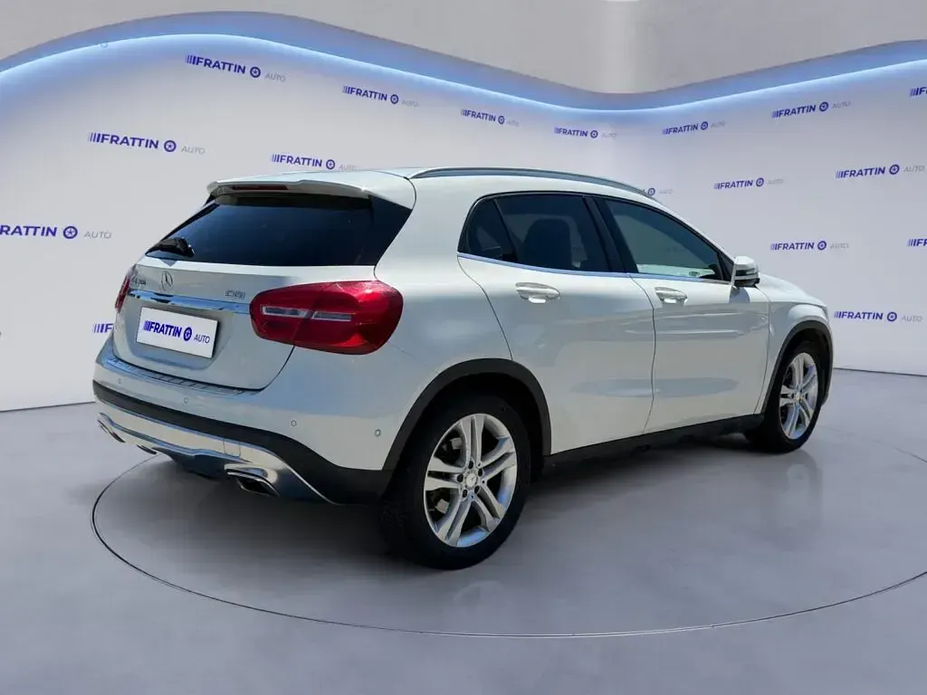 Usata Mercedes GLA200 136 CV (100 kW) 2014 Bianco SUV
