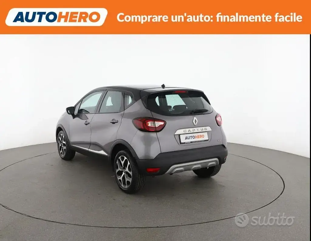 Usata Renault Captur Intens 90 CV (66 kW) 2017 Grigio SUV