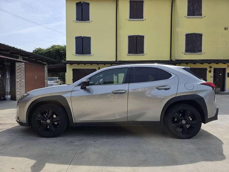 Usata Lexus UX 250h 184 CV (135 kW) 2022 SUV
