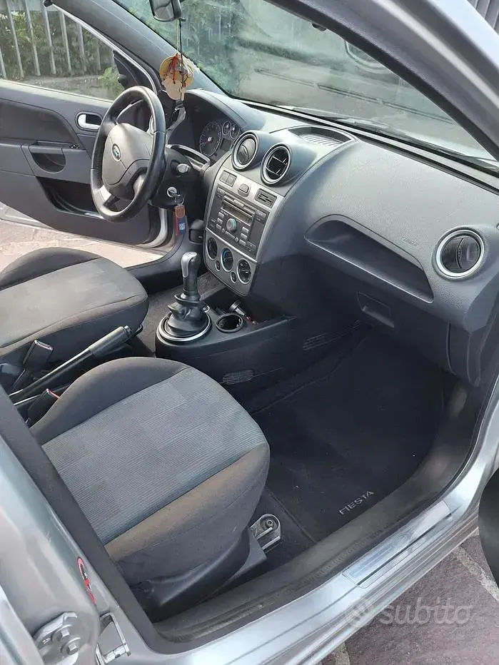 Usata Ford Fiesta 75 CV (55 kW) 2007 Utilitaria