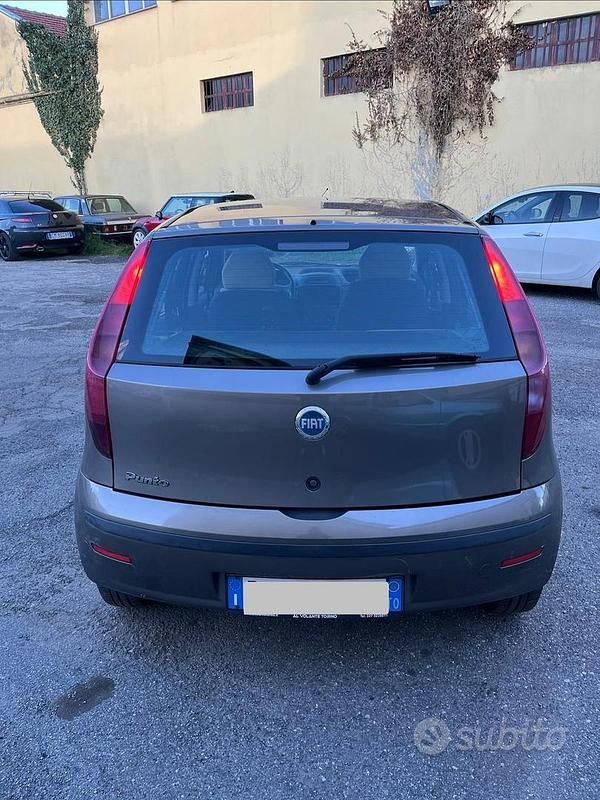 Usata Fiat Punto Dynamic 60 CV (44 kW) 2006 Marrone Utilitaria