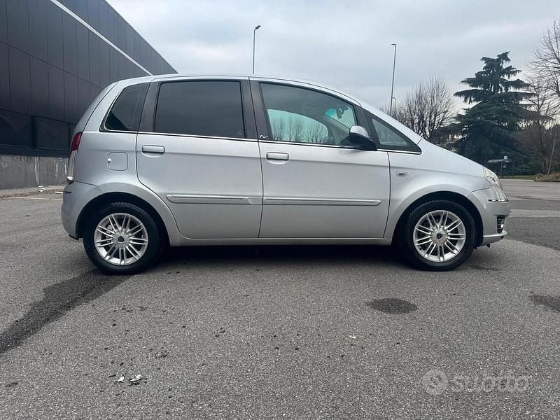 Usata Lancia Musa S 95 CV (69 kW) 2010 Grigio Monovolume