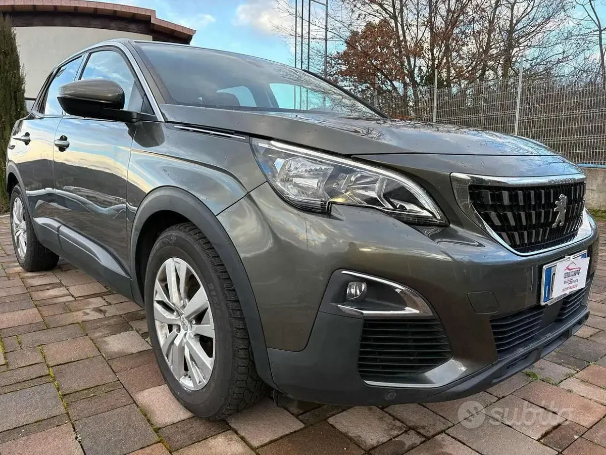 Usata Peugeot 3008 Business-Line 120 CV (88 kW) 2018 Grigio SUV