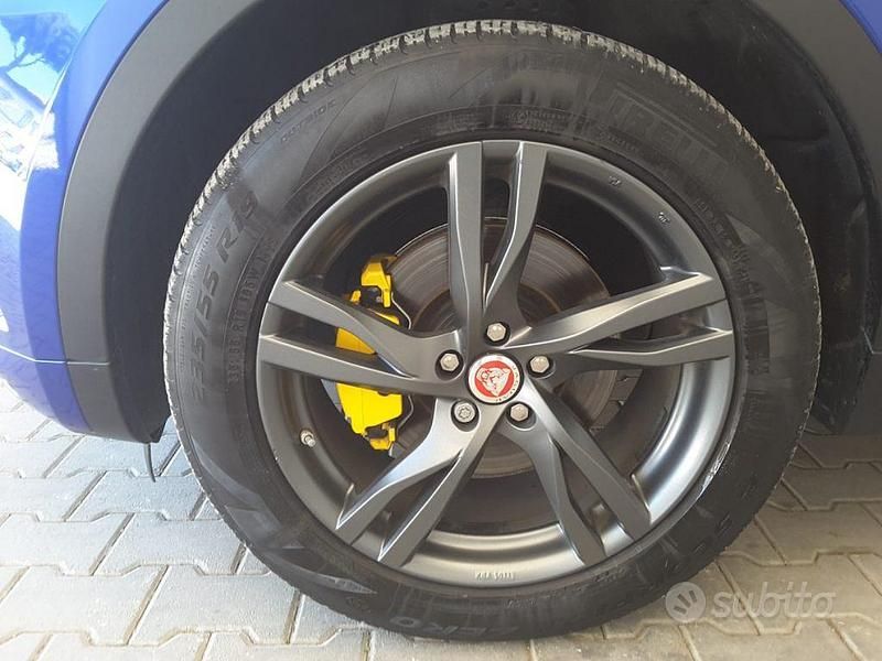 Usata Jaguar E-Pace R-Dynamic 180 CV (132 kW) 2019 Caesium blue met SUV