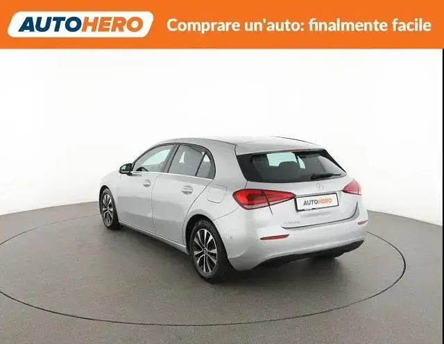 Usata Mercedes A180 Business 116 CV (85 kW) 2022 Argento Berlina