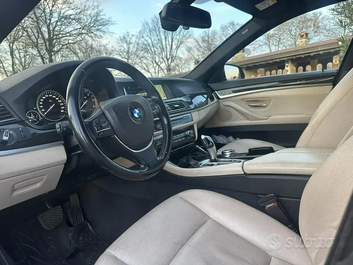 Usata BMW 520 Luxury Line 190 CV (139 kW) 2017 Blu Station wagon