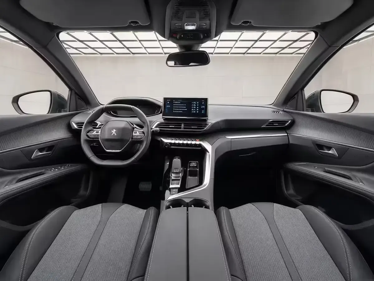 Usata Peugeot 5008 Allure 131 CV (96 kW) 2023 Marrone SUV