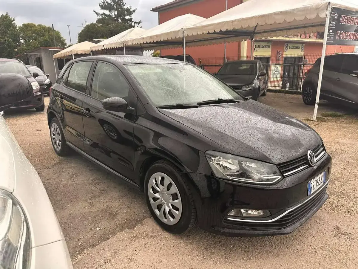 Käytetty VW Polo Comfortline 75 HP (55 kW) 2016 Musta Sedan