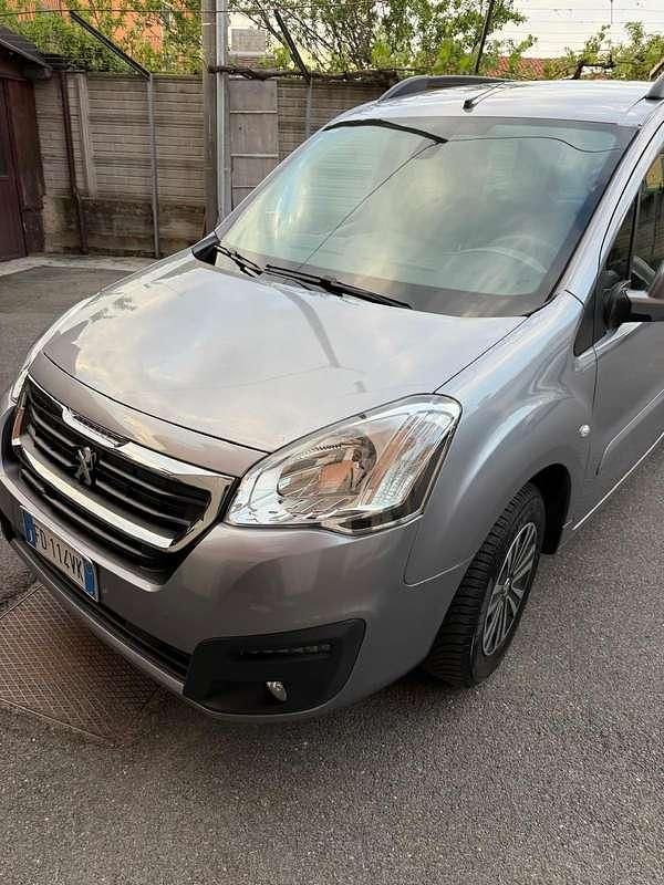 Usata Peugeot TePee Active 120 CV (88 kW) 2016 Grigio Station wagon