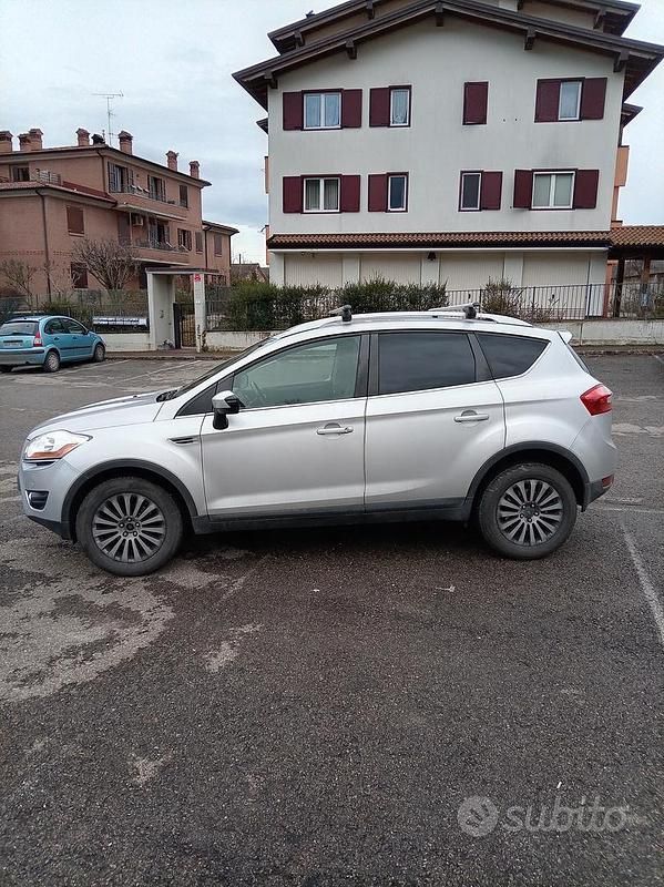 Usata Ford Kuga 140 CV (102 kW) 2012 Grigio SUV