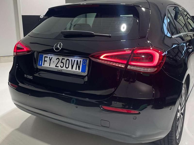 Usata Mercedes A180 Premium 136 CV (100 kW) 2019 Nero Berlina