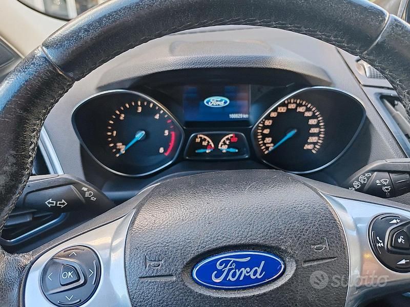 Usata Ford Kuga Titanium 140 CV (102 kW) 2014 Bianco SUV