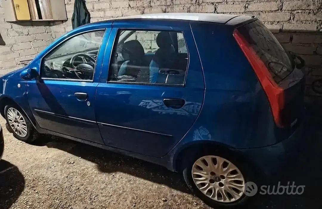Usata Fiat Punto 80 CV (58 kW) 2001 Bluazzurro Utilitaria