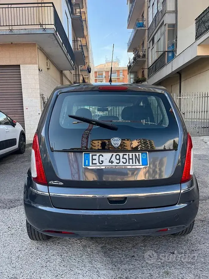 Usata Lancia Musa 95 CV (69 kW) 2010 Bluazzurro Monovolume