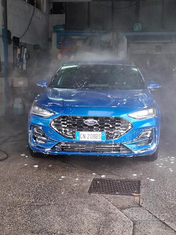 Blu Usata 2023 Ford Focus ST-Line X Utilitaria | 18.500 € (Buon prezzo) - Immagine 1/4