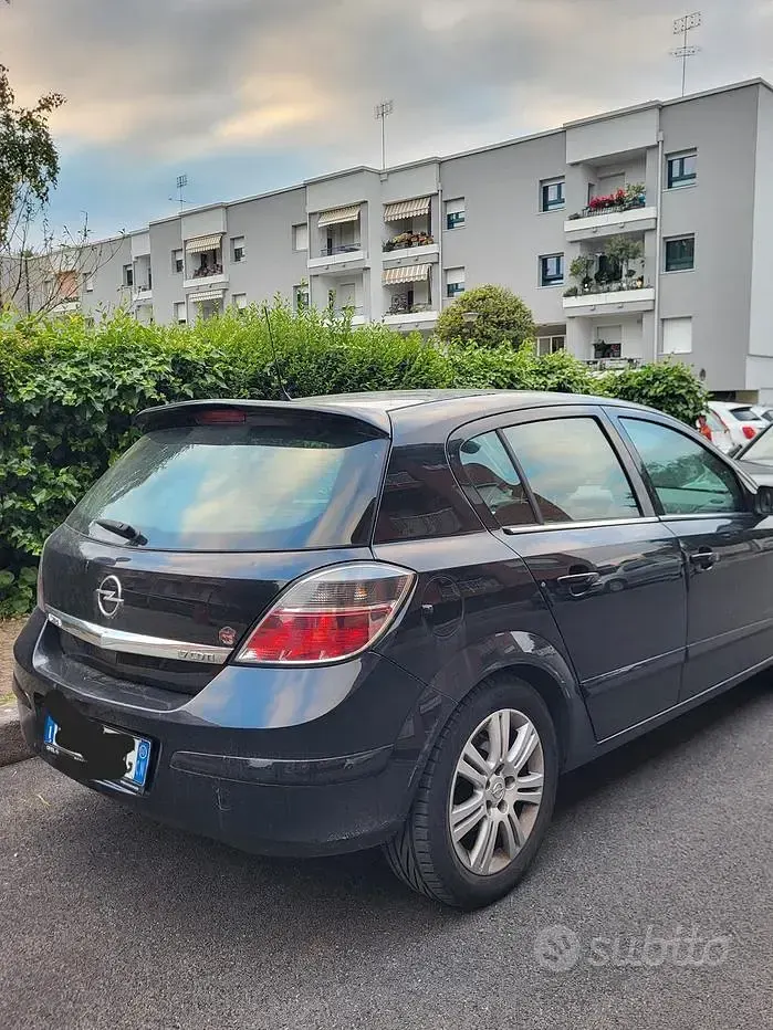 Usata Opel Astra Sport 60 CV (44 kW) 2008 Blu Berlina