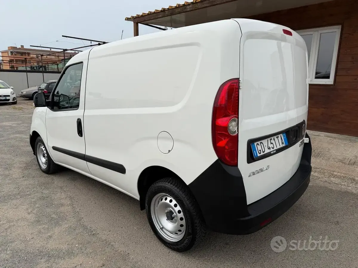 Usata Fiat Doblò 95 CV (69 kW) 2021 Bianco Monovolume