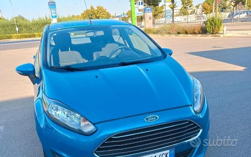 Usata Ford Fiesta 71 CV (52 kW) 2013 Blu Utilitaria