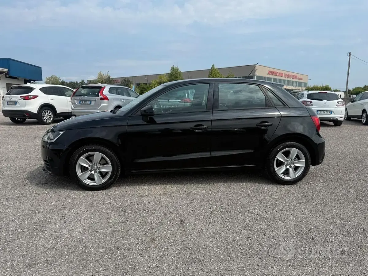 Usado Audi A1 116 CV (85 kW) 2015 Negro Utilitario