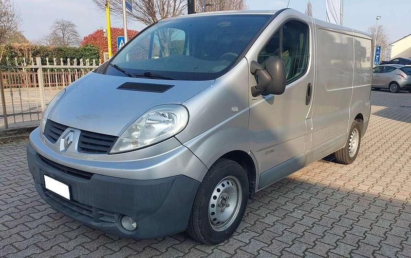 Usata Renault Trafic 114 CV (83 kW) 2013 Grigio Monovolume