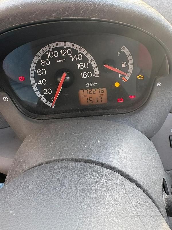 Usata Fiat 600 54 CV (39 kW) 2005 Rosso Utilitaria