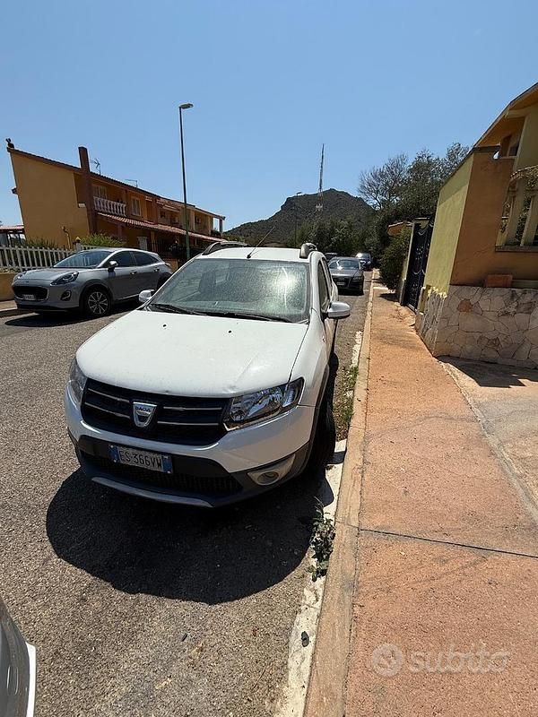 Bianco Usata 2012 Dacia Sandero Due volumi | 3500 € (Super prezzo) - Immagine 1/4