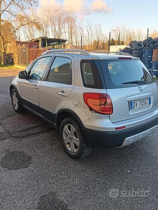 Usata Fiat Sedici Emotion 120 CV (88 kW) 2008 Grigio SUV