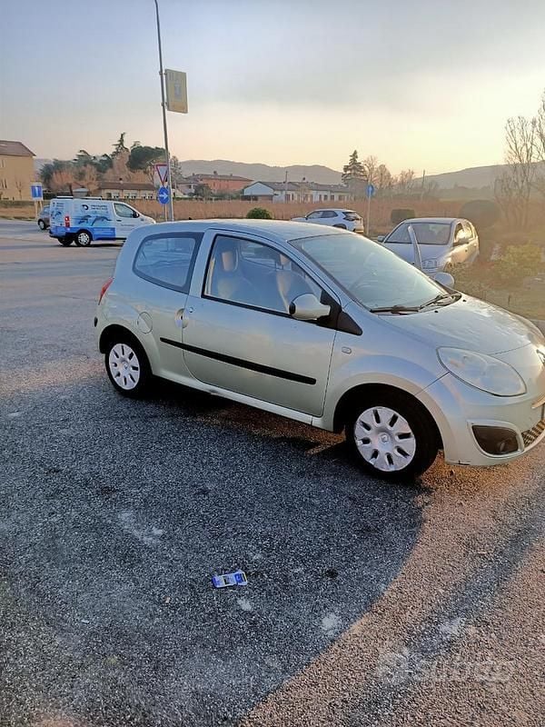 Usata Renault Twingo 75 CV (55 kW) 2007 Giallo Utilitaria