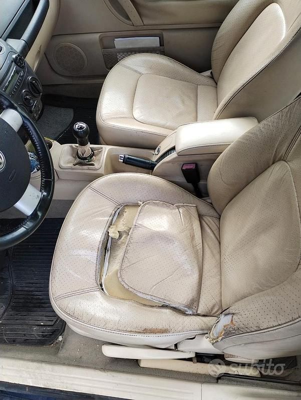 Usata VW New Beetle 105 CV (77 kW) 2007 Blu Utilitaria