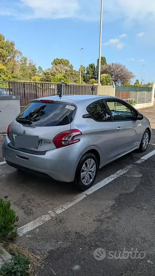 Usata Peugeot 208 Active 68 CV (50 kW) 2012 Grigio Utilitaria