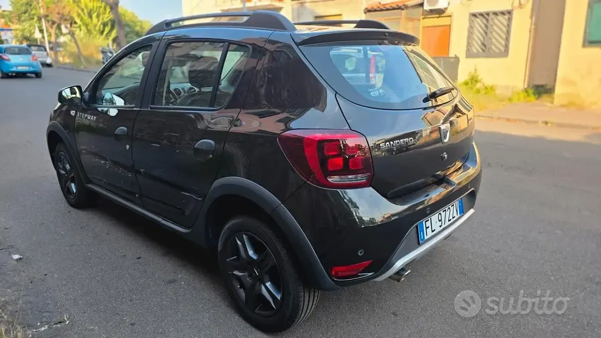 Usata Dacia Sandero 90 CV (66 kW) 2017 Nero Berlina