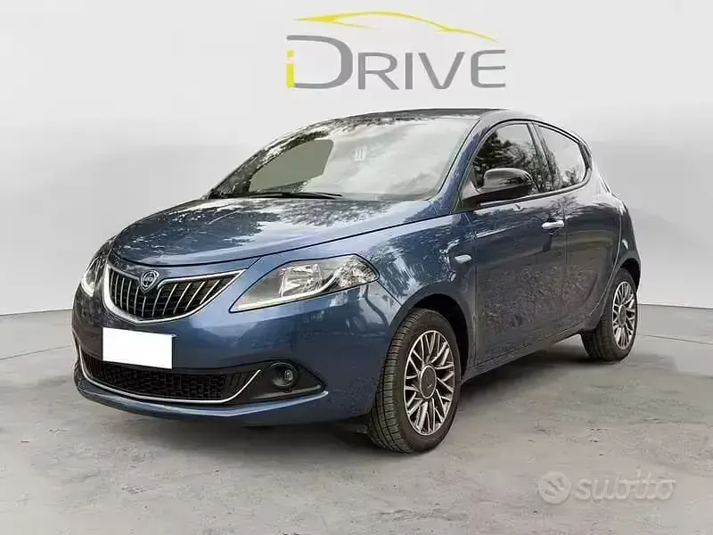 Usata Lancia Ypsilon Gold 69 CV (50 kW) 2023 Blu Utilitaria