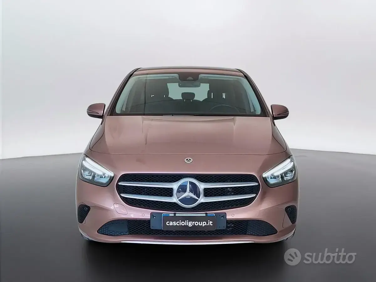 Usata Mercedes B180 116 CV (85 kW) 2022 Ros gold met. Utilitaria