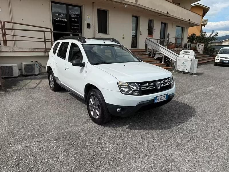 Usata Dacia Duster Lauréate 110 CV (80 kW) 2015 Bianco SUV