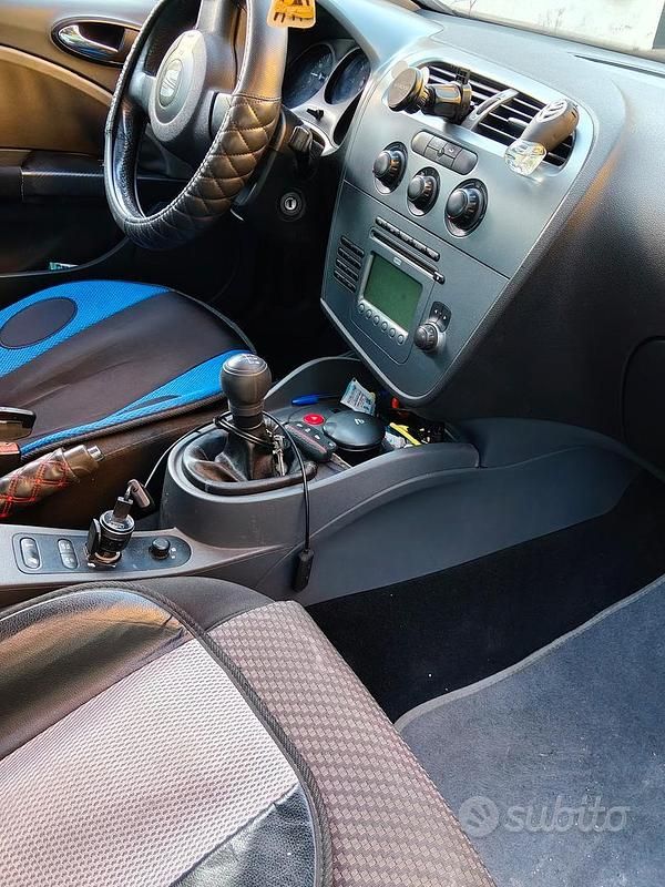 Begagnad Seat Leon 105 HK (77 kW) 2007 Svart Halvkombi