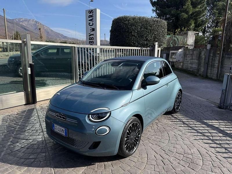 Usata Fiat 500e Icon 86 kW (118 CV) 2021 Blu Cabrio