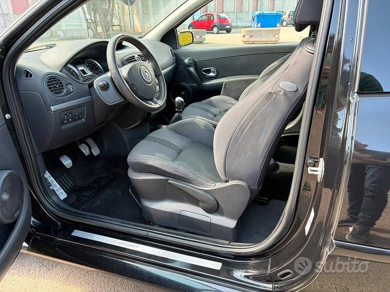 Usata Renault Clio R.S. R.S. 197 CV (144 kW) 2006 Nero Utilitaria