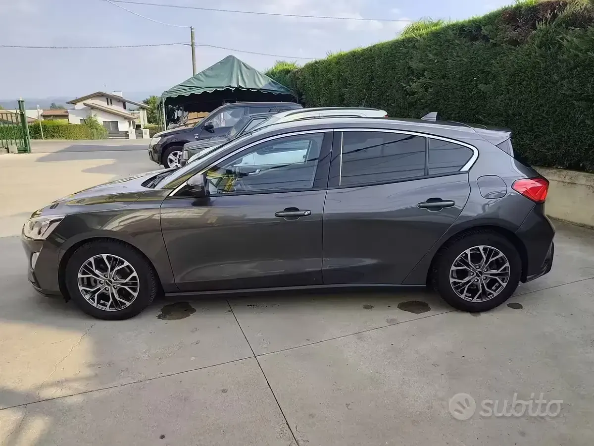 Usata Ford Focus Titanium 120 CV (88 kW) 2019 Grigio Berlina