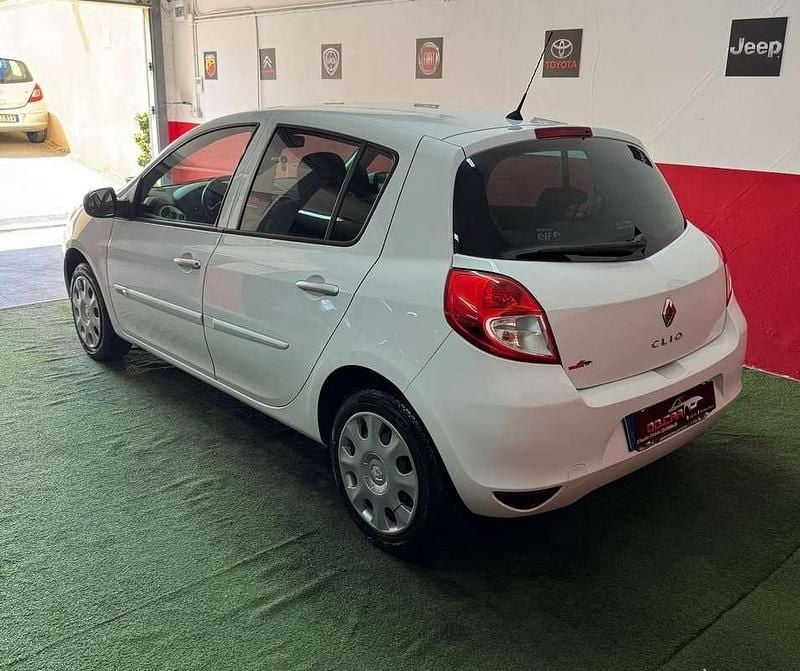 Usado Renault Clio II 75 CV (55 kW) 2011 Berlina