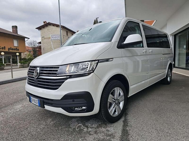 Usata VW Caravelle 204 CV (150 kW) 2024 Bianco pastello Furgone