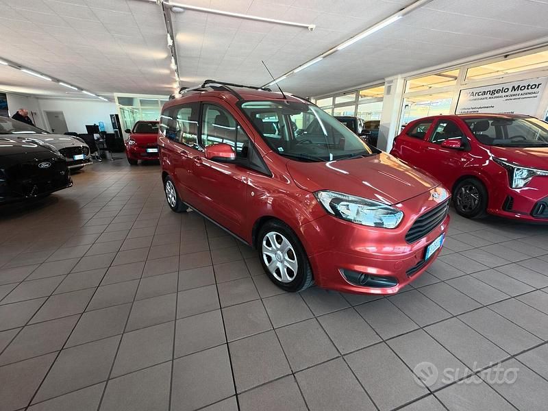Usata Ford Tourneo Courier 75 CV (55 kW) 2018 Marrone Monovolume