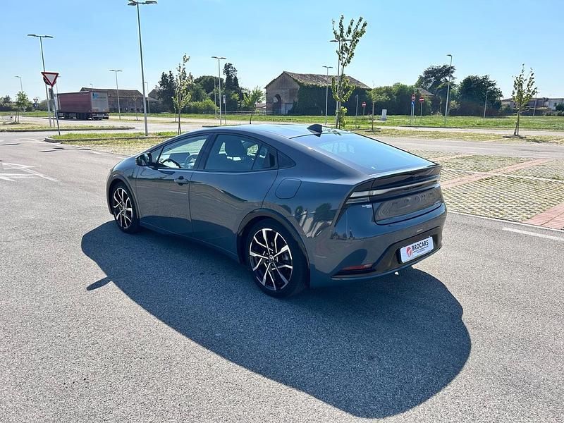Usata Toyota Prius Lounge 150 CV (110 kW) 2023 Grigio Utilitaria