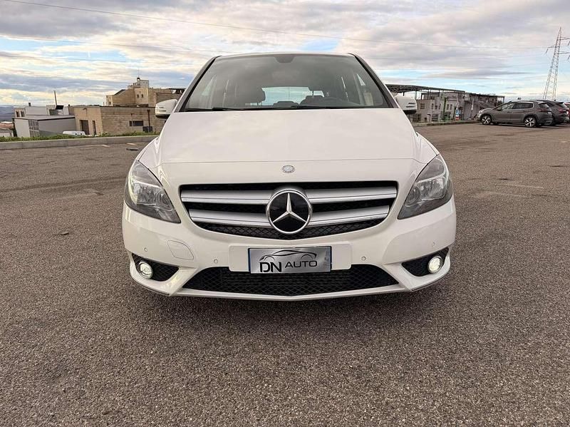 Usata Mercedes B180 109 CV (80 kW) 2014 Bianco Monovolume
