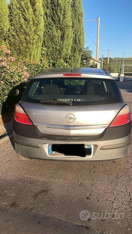 Usata Opel Astra 101 CV (74 kW) 2006 Grigio Berlina