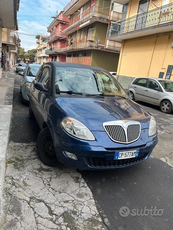 Usata Lancia Ypsilon 70 CV (51 kW) 2006 Blu Utilitaria