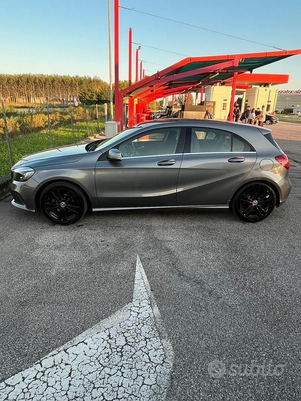 Usata Mercedes A160 90 CV (66 kW) 2017 Marrone Berlina