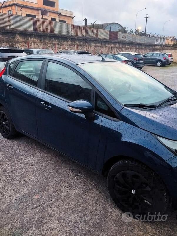 Usata Ford Fiesta 97 CV (71 kW) 2014 Blu Utilitaria