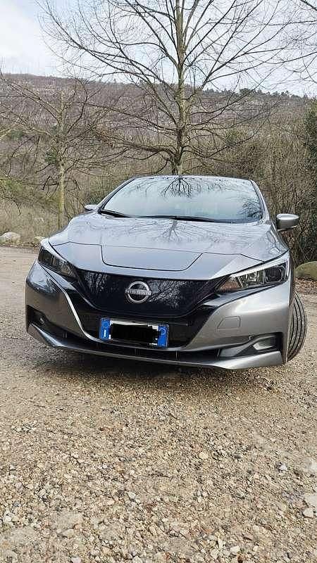 Usata Nissan Leaf Tekna 89 kW (122 CV) 2022 Grigio Utilitaria